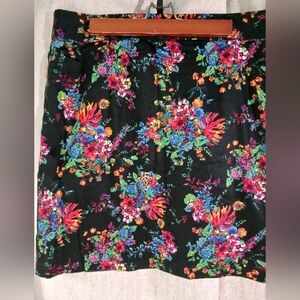 Laundry brand floral skirt womens size 12 lined back slit